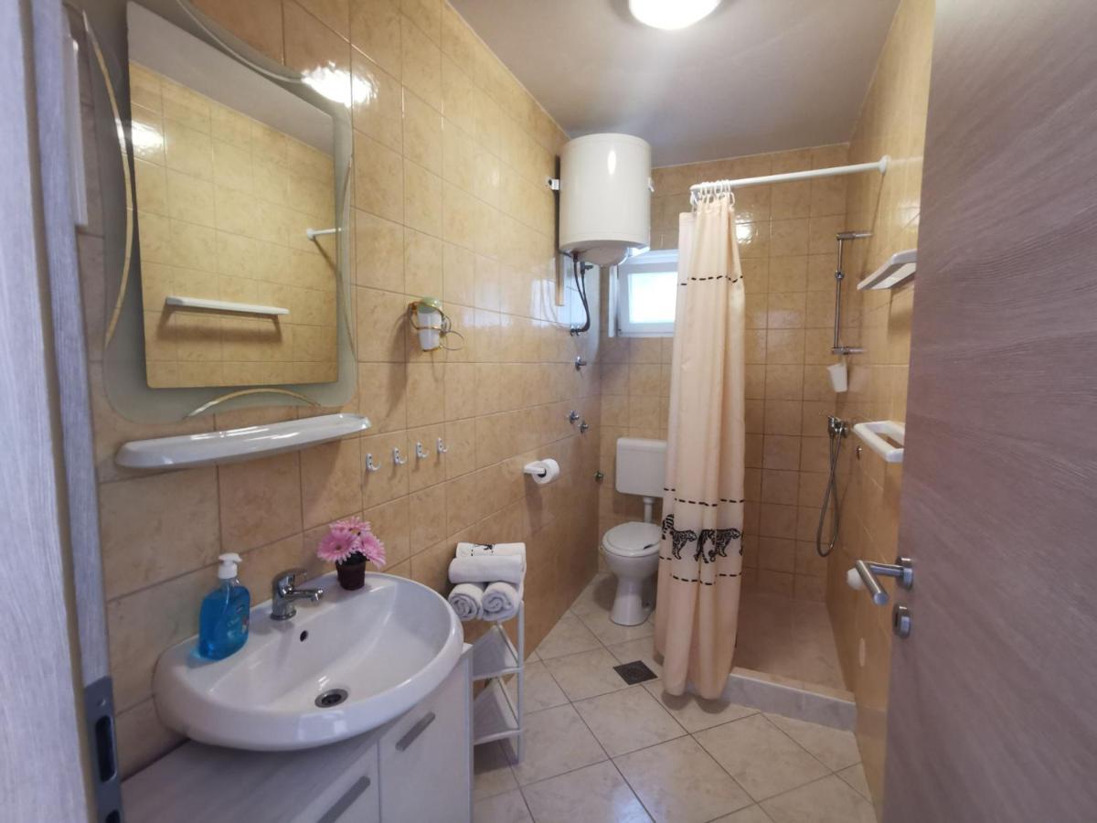 Apartments With A Swimming Pool Punat, Krk - 5378 Exterior photo